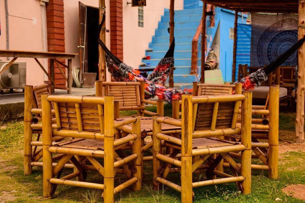 Love Station Hostel Baan Tai Exterior foto
